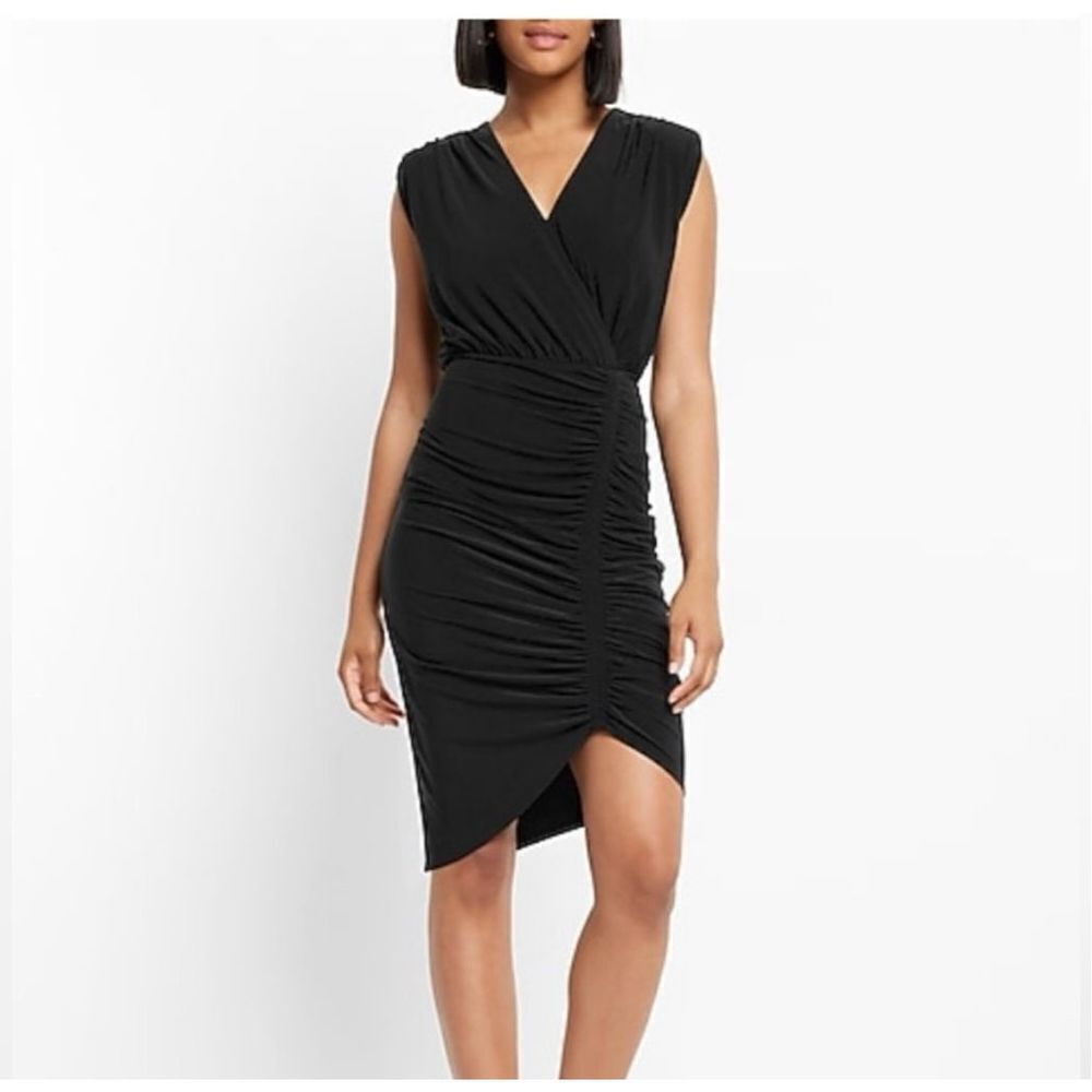 ✨NWT Express Faux Wrap V-Neck Ruched Sheath Black Sz Large Dress✨ - Picture 2 of 12